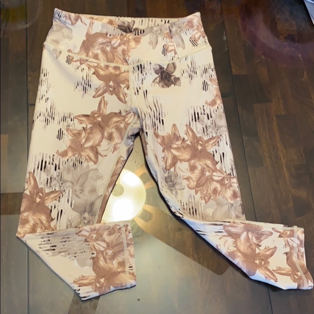 Calia By Carrie Underwood Capri Leggings NWOT
